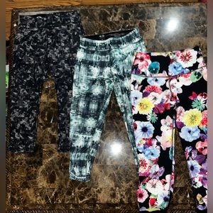 3 pair capri fitted leggings.